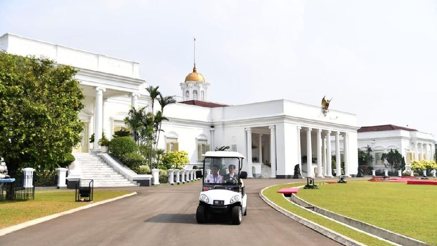 Presiden Joko Widodo hari ini, Rabu (18/7/2018), menerima Lalu Mohamad Zohri, juara Lari 100 Meter pada Kejuaraan Dunia Atletik U-20 di Finlandia. (Setpres RI)