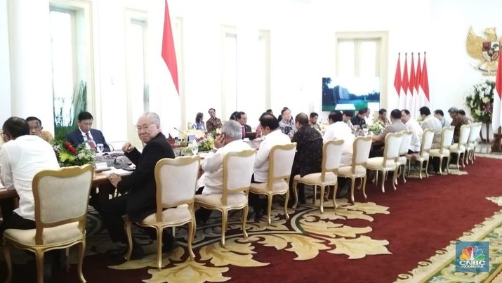 Presiden Joko Widodo (Jokowi) kembali menggelar rapat terbatas dengan agenda pembahasan pengelolaan transportasi