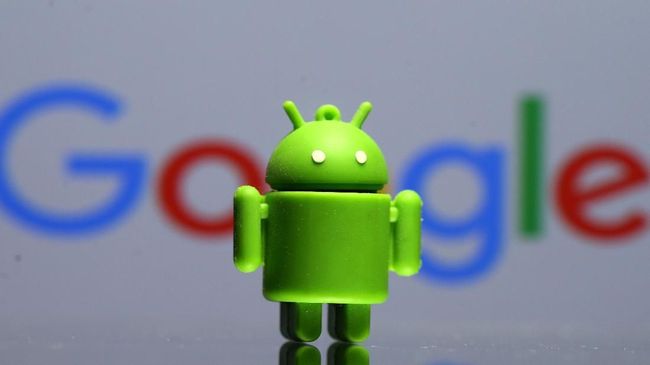 GOOGLE FILE PHOTO - A 3D printed Android mascot Bugdroid is seen in front of a Google logo in this illustration taken July 9, 2017. Picture taken July 9, 2017. REUTERS/Dado Ruvic/Illustration/r/File Photo