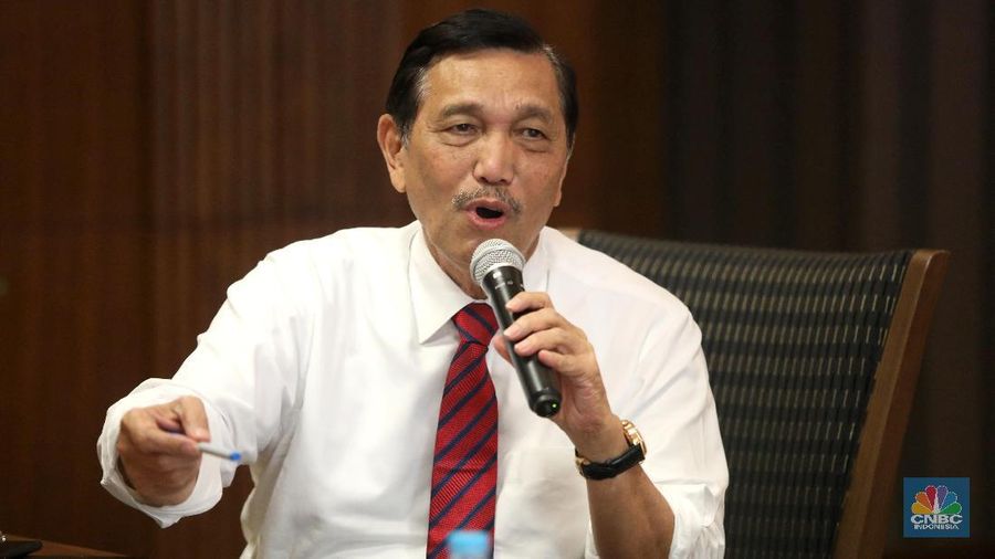 Menko Luhut tekankan upaya selamatkan rupiah pemerintah yang menahan impor barang modal, utamanya untuk proyek PLN dan Pertamina