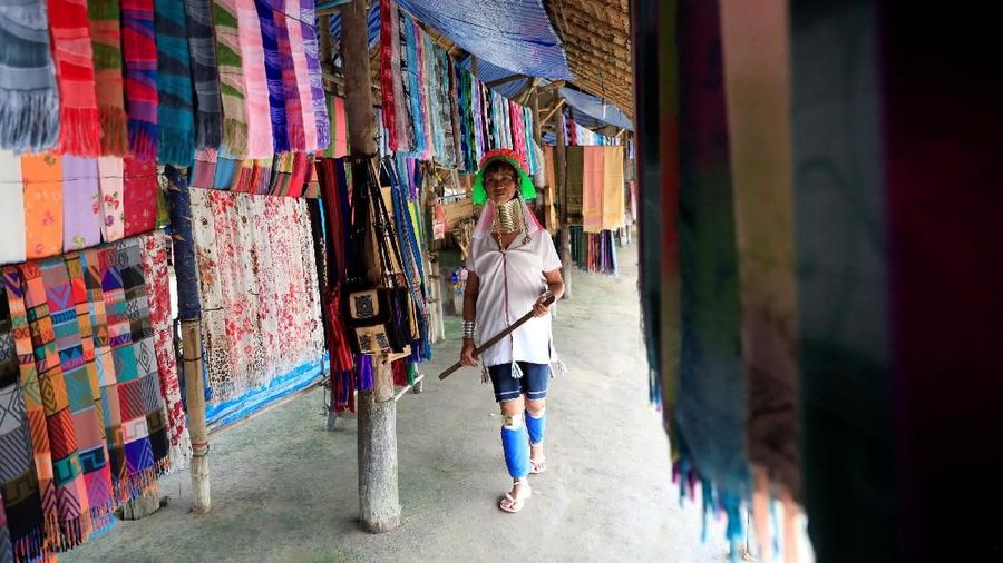 Pengembangan sektor pariwisata menjadi prioritas pemerintah dalam jangka pendek untuk mengalirkan devisa ke dalam negeri.