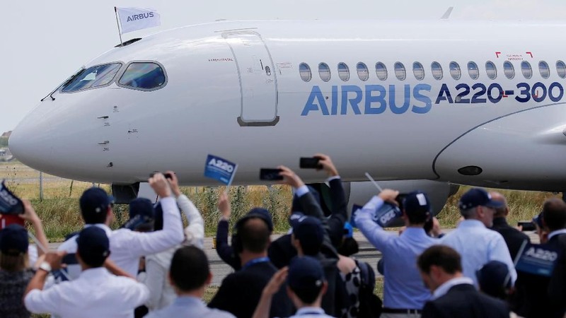 Farnborough International Airshow 2018 telah memamerkan perangkat keras militer, pesawat komersial sampai mobil terbang.