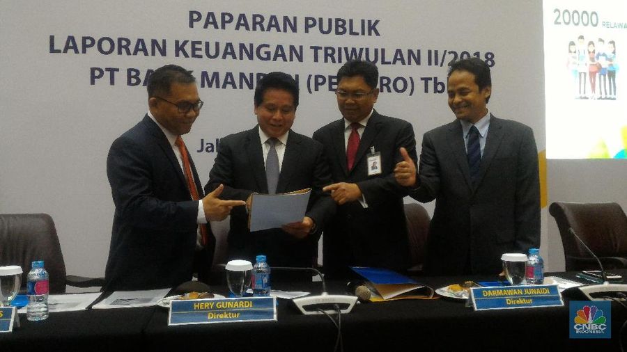 Saham BMRI diperdagangkan melemah hingga 1,18% pada pagi hari ini.