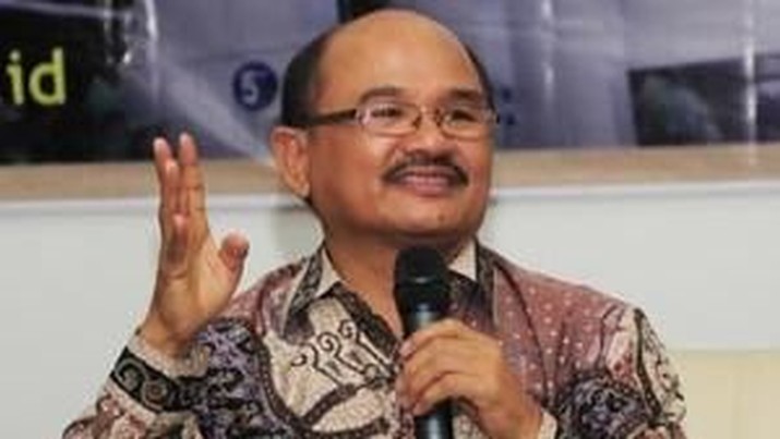 Komisaris Utama PLN Hasan Bisri Meninggal Dunia