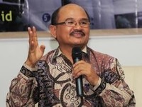 Komisaris Utama PLN Hasan Bisri Meninggal Dunia