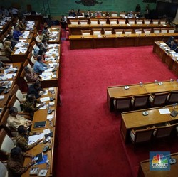 Dampak Rupiah Melemah ke APBN: Penerimaan Moncer