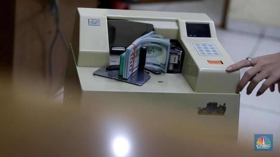 Rupiah Menguat di Kurs Acuan, Tapi Terancam di Pasar Spot