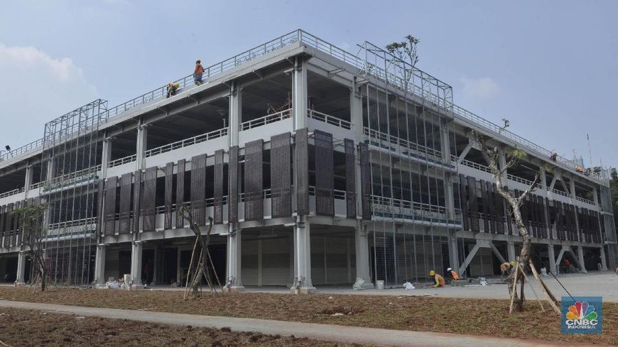 Gedung parkir ini mampu menampung sekitar 1700 mobil dengan fasilitas atap terbuat dari panel surya yang mampu menghasilkan listrik 1mw.
