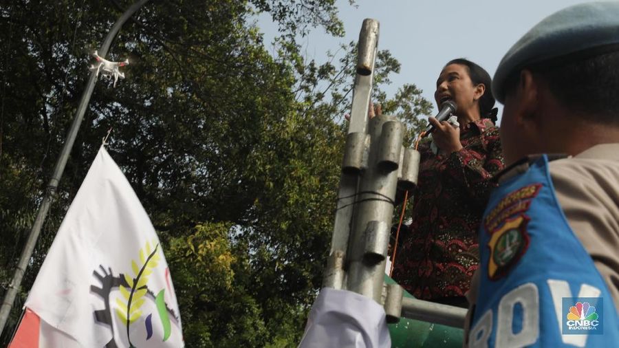 Komisi VI DPR RI menegur Menteri Rini dan Bos Pertamina yang mangkir rapat dengar pendapat, kemarin.