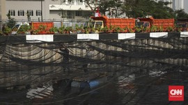 Pemprov DKI Bangun Turap, Waring Kali Item Dicopot