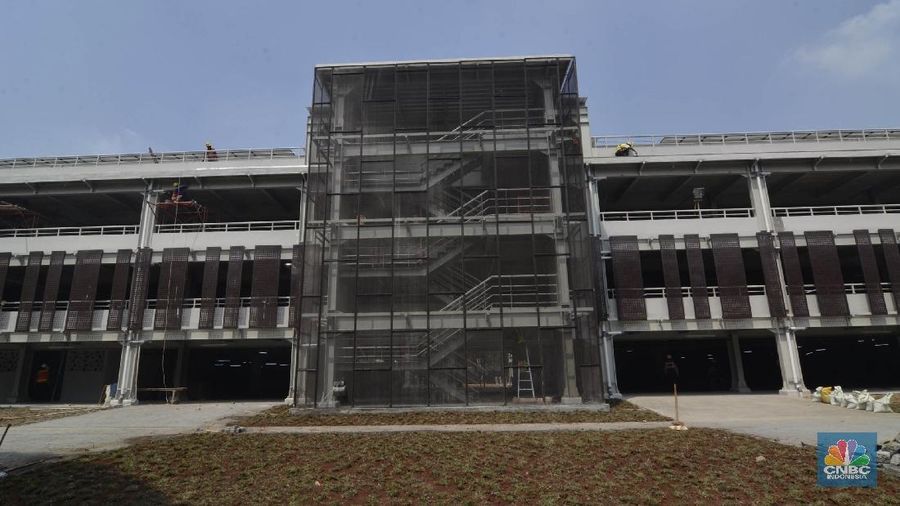 Gedung parkir ini mampu menampung sekitar 1700 mobil dengan fasilitas atap terbuat dari panel surya yang mampu menghasilkan listrik 1mw.