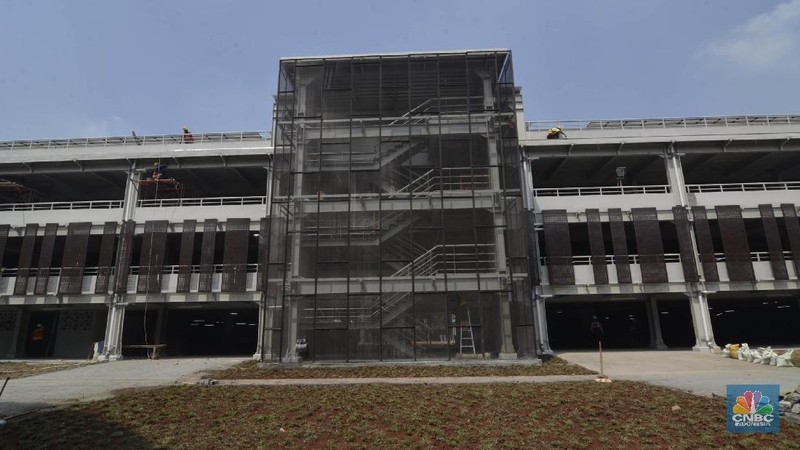 Gedung parkir ini mampu menampung sekitar 1700 mobil dengan fasilitas atap terbuat dari panel surya yang mampu menghasilkan listrik 1mw.