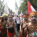 Pakai Pakaian Adat, Karyawan Pertamina Papua Berdemo