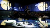 Restoran tersebut mencoba untuk menghadirkan kreativitas dalam hidup dengan memadukan kuliner, seni, dan teknologi virtual reality (VR). (REUTERS/Kim Kyung-Hoon)