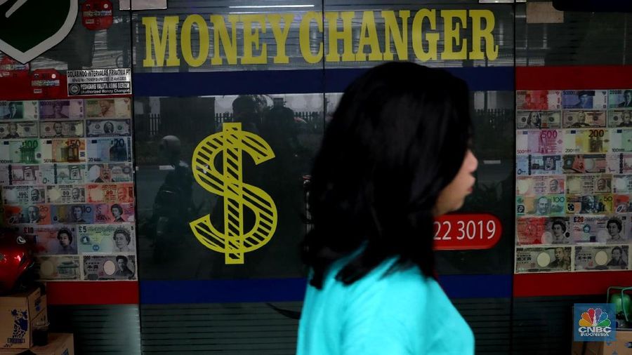 Nilai tukar rupiah hari ini melemah 0,21% dibandingkan posisi penutupan perdagangan akhir pekan lalu.