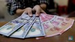 Spekulan Borong Dolar AS, Rupiah Jadi Susah Menguat!