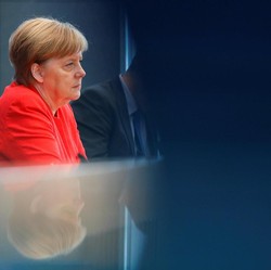 Angela Merkel Minta Maaf & Memohon ke Warga Jerman, Ada Apa?