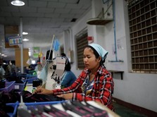 Pengusaha Plong UMP Tak Naik, Bisa Hemat Uang Buat Bertahan!