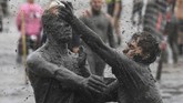 Sebanyak 400 peserta berkompetisi di ajang Olimpiade Lumpur ini. (AFP PHOTO / Patrik STOLLARZ)