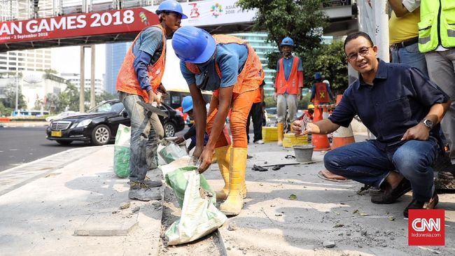 Anies Singgung 'Trotoar Multifungsi' soal Pemindahan PKL