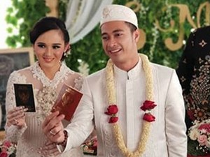 Eza Gionino Ungkap Hinaan Netizen yang Bikin Istri Minder dan Trauma
