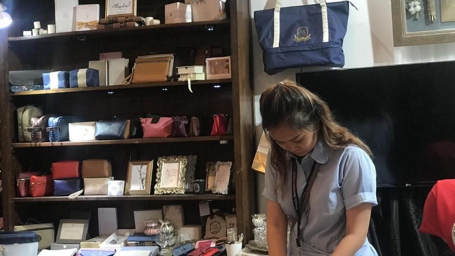 Dalam dua tahun terakhir ada beberapa item suvenir yang kian dicari yakni pouch custom.