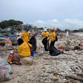 1,14 Ton Sampah Terkumpul dari Laut RI Dalam Sehari