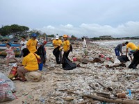 1,14 Ton Sampah Terkumpul dari Laut RI Dalam Sehari