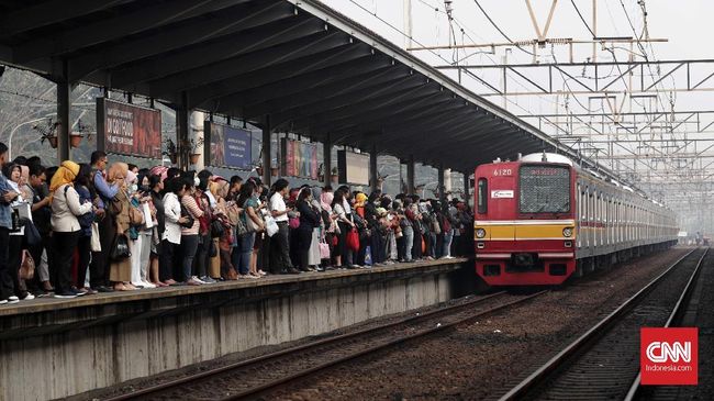 Telat Massal Akibat Kereta Anjlok, 'Anker' Curhat di Twitter