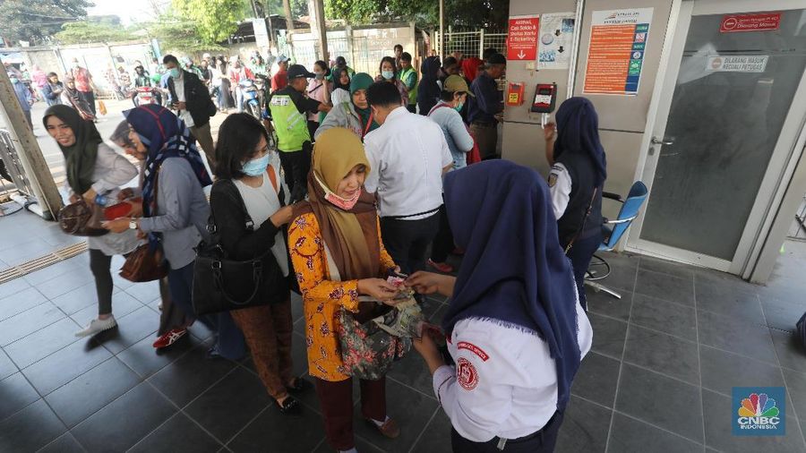Selama masa pembaharuan dan pemeliharaan sistem tiket elektronik, penumpang harus membeli tiket kertas.