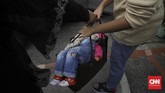 Kebanyakan para ventriloquist didominasi oleh orang dewasa, dikarenakan susahnya membagi suara antara diri sendiri dan suara boneka. Biasanya karakter boneka yg dimainkan memiliki suara anak-anak yang nyaring. (CNN Indonesia/ Hesti Rika)
