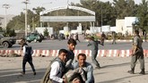Dostum mengasing setelah diduga menyiksa dan menganiaya musuh politiknya. (REUTERS/Omar Sobhani)