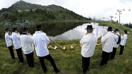 FOTO: Menggemakan Bunyi Alphorn