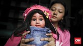 Perkembangan seni suara perut di Indonesia tak sepesat kesenian yang lain. Seni yang biasa disebut ventriloquism ini biasanya menampilkan seorang ventriloquist dengan boneka yang berbicara tanpa menggerakan bibir. (CNN Indonesia/ Hesti Rika)