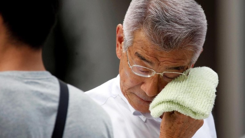 Gelombang panas ekstrem di Jepang mencapai rekor terpanas di kota Tokyo 41,1 Celcius (106 Fahrenheit).