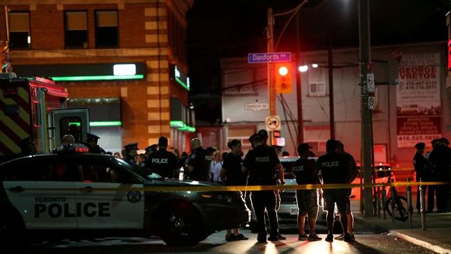 Penembakan di California, Korban Berlompatan dari Jendela