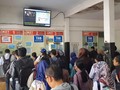 VIDEO: Pembaruan Sistem Tiket, Antrean Penumpang KRL Mengular