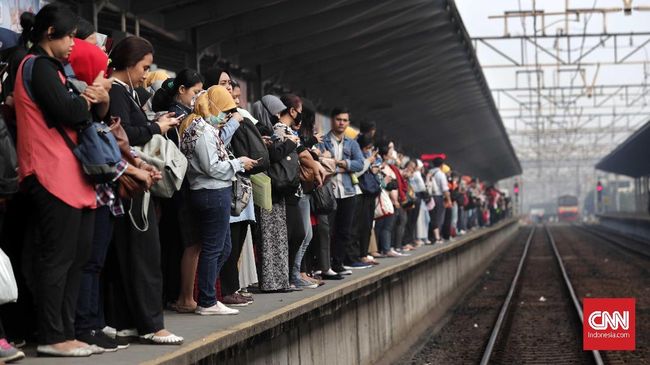 Kereta Jakarta Bogor Molor Commuter Line Minta Maaf