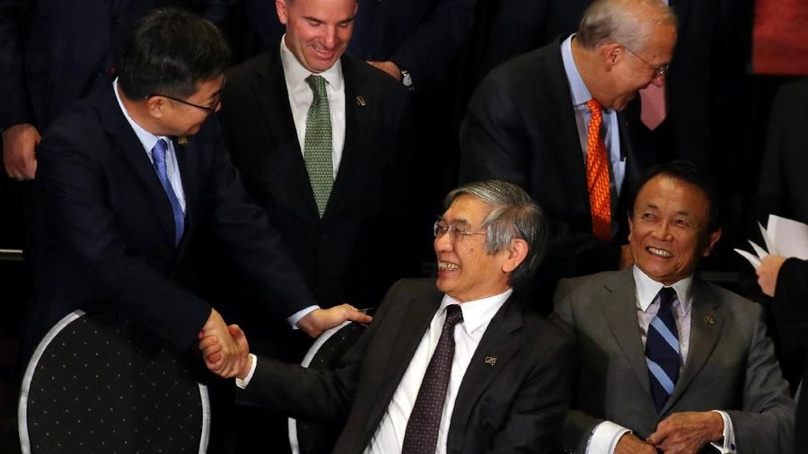 Gubernur Bank of Japan (BOJ) Haruhiko Kuroda mengatakan bank sentral seluruh dunia harus berhati-hati mengevaluasi efek kebijakan moneter non-konvensional.