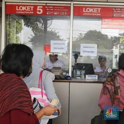 Tiket KRL Tahun Depan Pakai NIK, Menhub Respons Bilang Begini