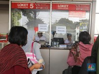 Tiket KRL Tahun Depan Pakai NIK, Menhub Respons Bilang Begini
