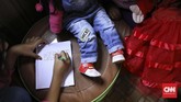 Inspirasi cerita yang ditampilkan Sasha dan Rara biasanya berasal dari lingkungan sekitar, misalnya tentang motivasi bersekolah. (CNN Indonesia/ Hesti Rika)