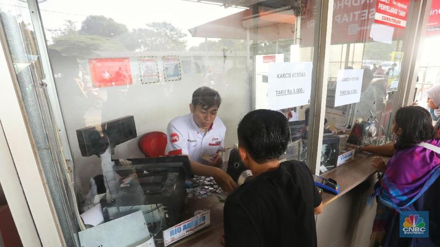 Selama masa pembaharuan dan pemeliharaan sistem tiket elektronik, penumpang harus membeli tiket kertas.