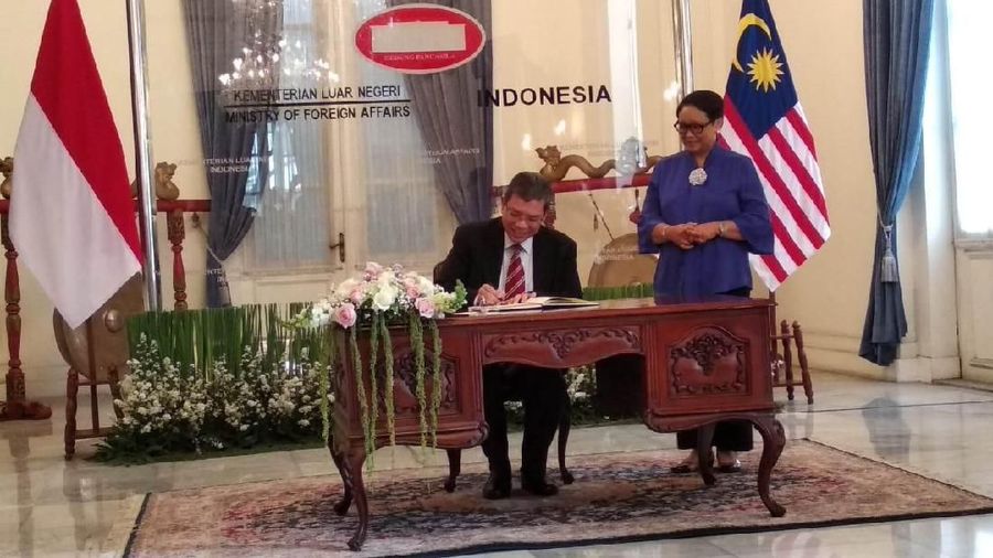 Pangsa pasar Indonesia dan Malaysia mencapai 80% dari seluruh produk kelapa sawit dunia.