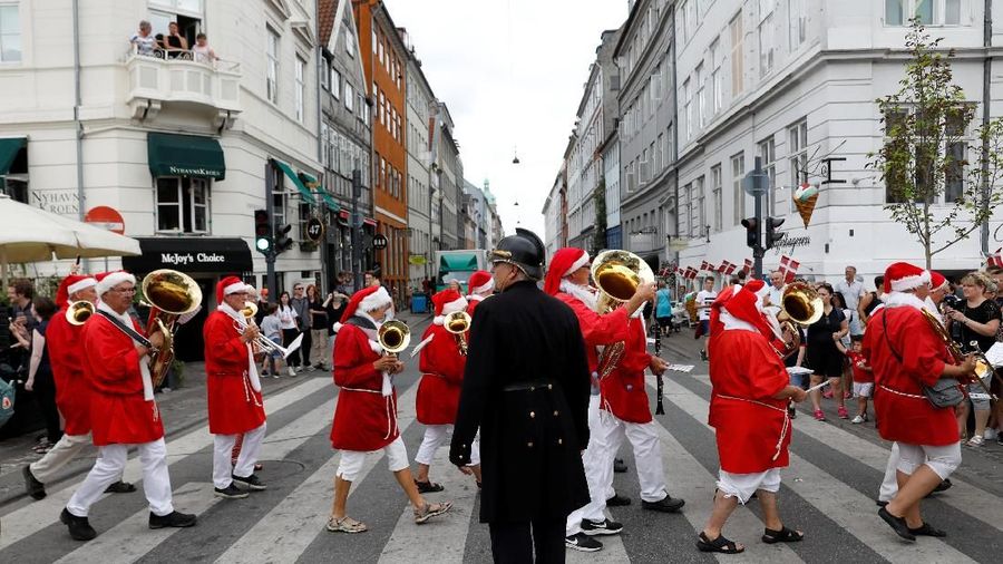 Ratusan Santa Claus dari seluruh dunia berkumpul di sini di ibu kota Denmark. Acara tersebut berlangsung selama tiga hari.