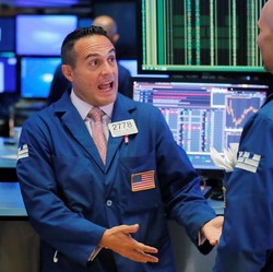 Wall Street Dibuka Bergairah Lagi, Nasdaq Dekati 18.000-an