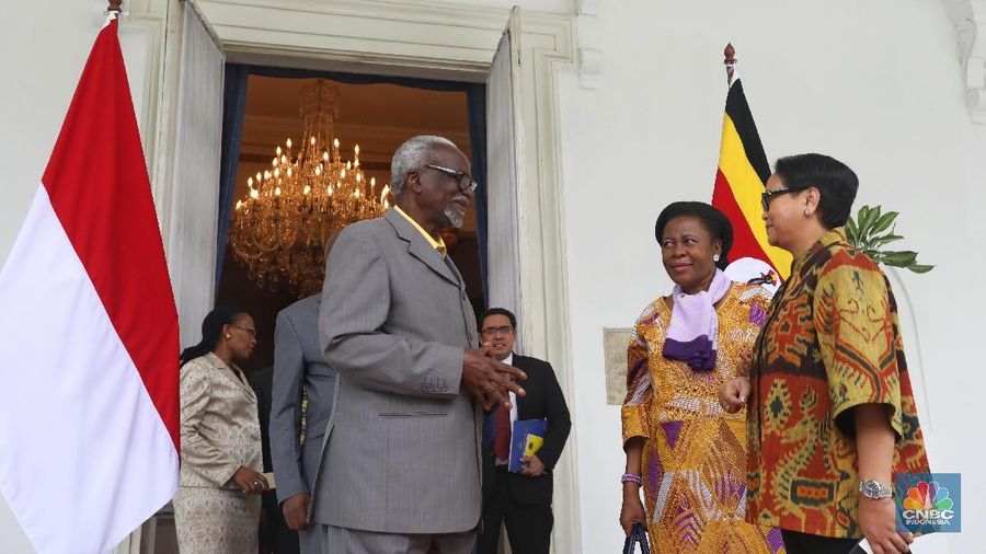 Retno secara khusus membicarakan lebih rinci potensi pembangunan infrastruktur di Uganda oleh perusahaan dan Badan Usaha Milik Negara (BUMN) Indonesia.