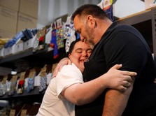 Kisah Anak Down Syndrome yang Sukses Bangun Bisnis Kaus Kaki