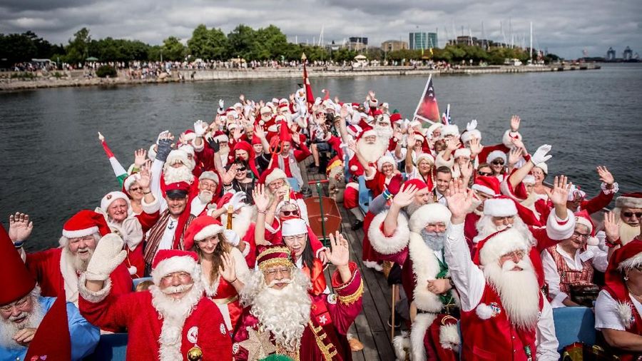 Ratusan Santa Claus dari seluruh dunia berkumpul di sini di ibu kota Denmark. Acara tersebut berlangsung selama tiga hari.