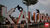 Sebelum menjadi RPTRA, Kalijodo adalah tempat yang dikenal sebagai lokasi bisnis seksual. Setelah digusur Ahok, aset tanah milik Balai Besar Wilayah Sungai Ciliwung Cisadane itu pun diubah menjadi taman seperti saat ini. (CNN Indonesia/Andry Novelino)